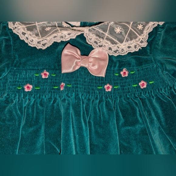 Vintage green velvet dress with lace and pink floral size 24 mo - Picture 3 of 4